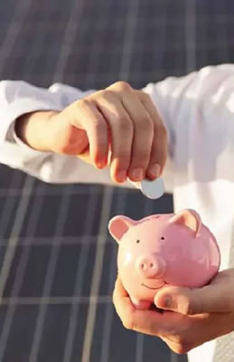 Photovoltaik Provinzial Finanzierung - Abbildung Solarmodul mit Sparschwein